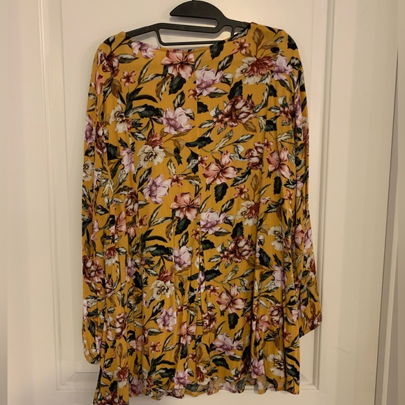 Yellow Floral Torrid Long sleeve blouse - Picture 3 of 3